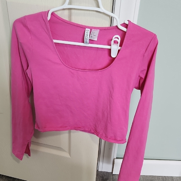 Chic Pink Long Sleeve Crop Top - Picture 1 of 2